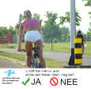 Moeilijke vraag van Dirkie...Heeft ie met vliegen natuurlijk geen last van.
