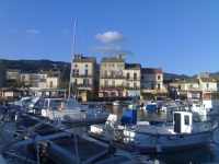 Goedemorgen! Strak blauw en behoorlijke wind.
