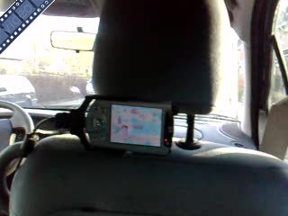 Wij adviseren u de stoelriemen
 gedurende de reis om te houden en op ons video systeem start zo...