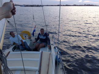 En nog even een pilsje op het water dan