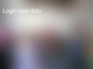 Eline showt haar ski-spullen tijdens de lunch