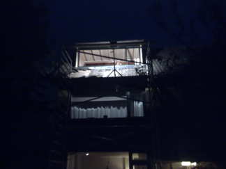 Na ruim 12 uur werk kan de bouwspot uit, begon net te spetteren.