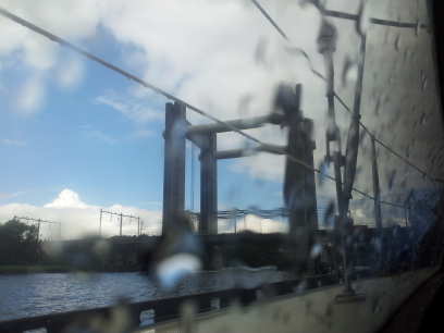 Nog even door Gouda en dan richting huis! Uurtje wachten op spoorbrug..