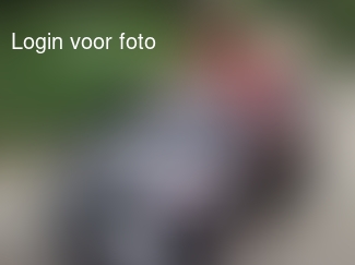 Aan het rijden met haar kleine vriendje