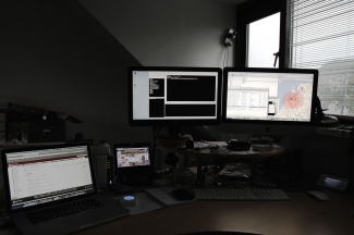 Dit weer werkt gewoon lekker. Nerden terwijl de regen tegen het raam beukt. 