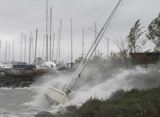 Toch wel blij dat wij geen orkanen hebben. Wil niet graag de boot zo aantreffen... 