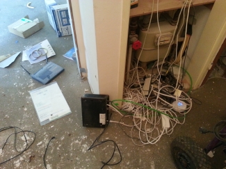 Electricien : ik heb morgen om 7 uur wel ruimte nodig in de meterkast... Ehhh