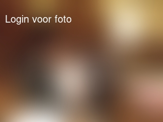 Grote neef leest kleine neef voor