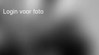 Kneibjes aan het spelen met telefoon