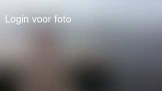 Mannetje bij de zwemplaats