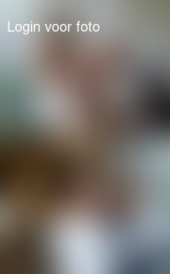 Eline met haar kleine neef. Dan valt zeker op hoe groot ze alweer wordt... 