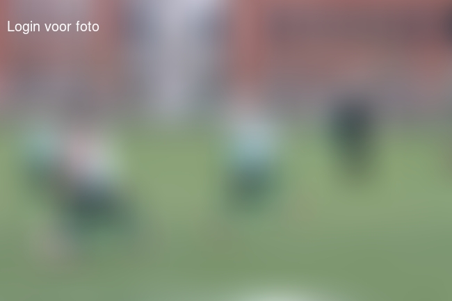 Kraker! Eerste en tweede in de competitie. Helaas pittig verloren... 