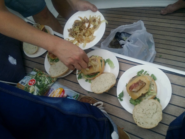 Bootje, burgertje,  biertje... Helemaal tevree