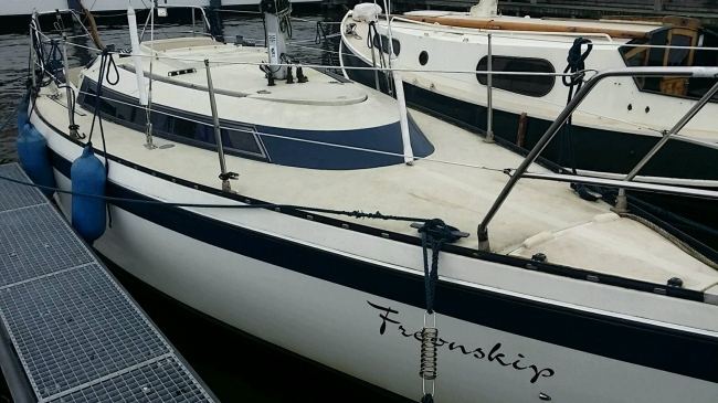 Bootje klaar voor winterstalling. Binnen dit jaar. 