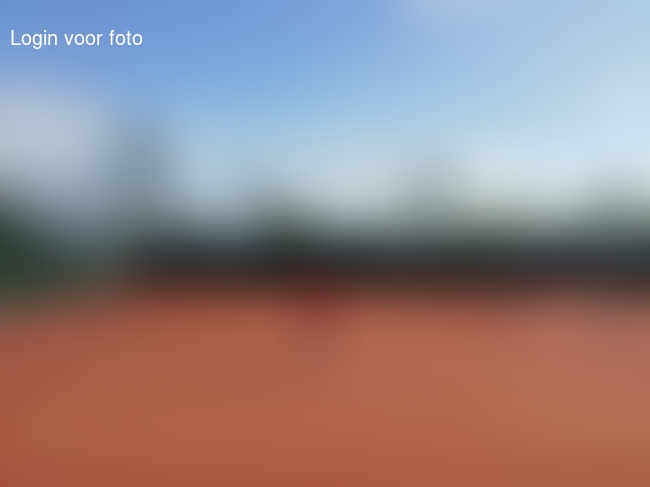 De meiden aan het tennissen