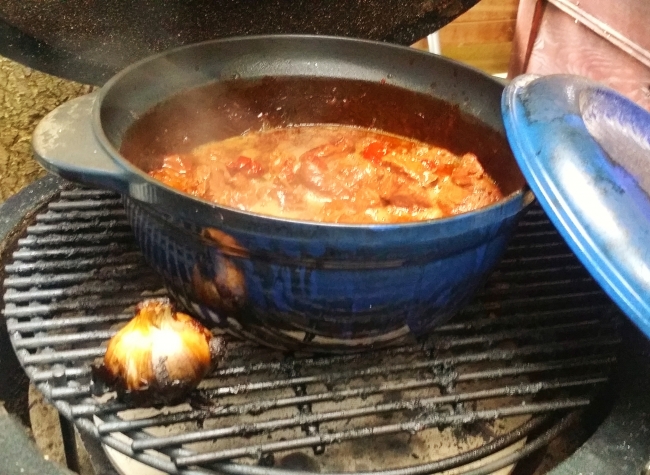 Stoofpotje van de Q. Met bokbier en voor de kinders flame grilled burgers