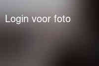 Lekker zaterdagmiddagje...Eline leest maar een boek. Je moet wat met dat druilerige weer.